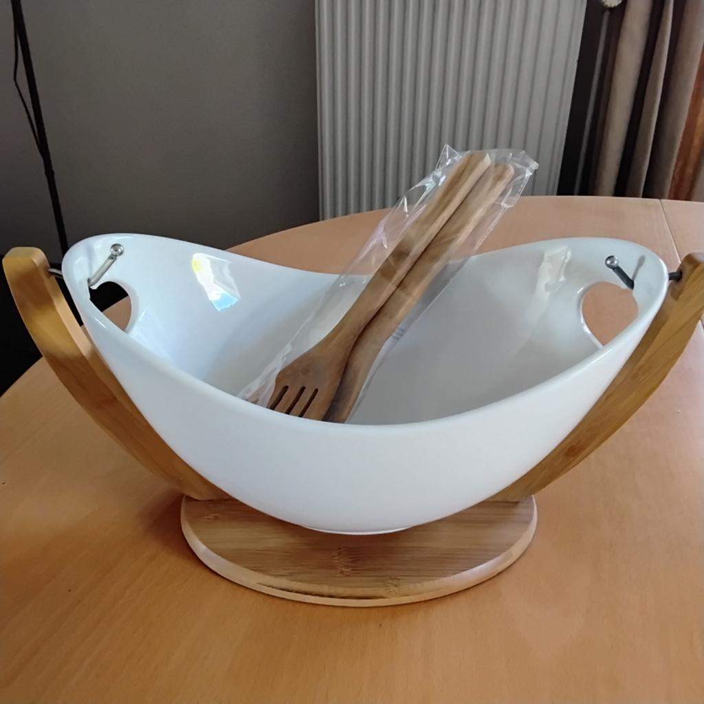 Saladeschaal porselein met bamboe houder en bestek, Huis en Inrichting, Keuken | Servies, Ophalen of Verzenden, Nieuw, Porselein