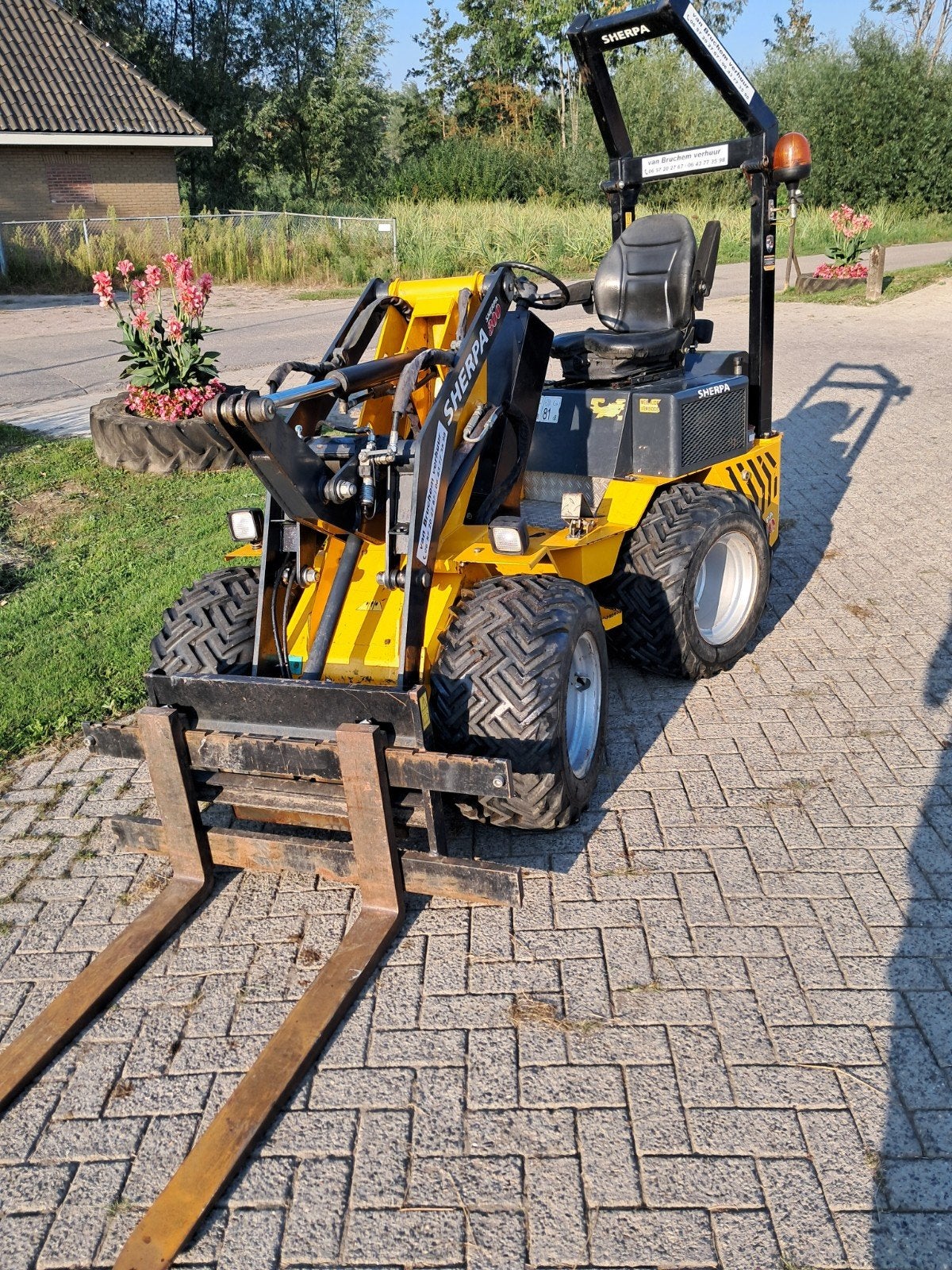 sherpa  300 Minishovel  loader  knikmops, Zakelijke goederen, Ophalen, Wiellader of Shovel