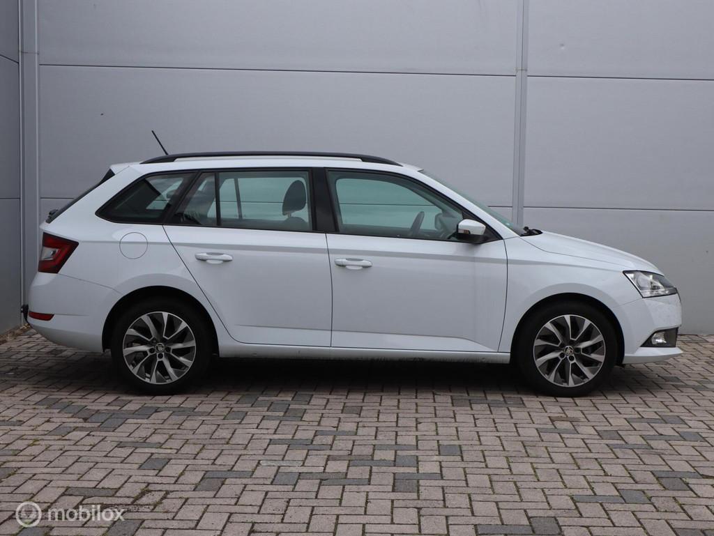 Skoda Fabia 1.0 TSI Trekhaak CarPlay Airco Cruise 16 inch LM, Voorwielaandrijving, Stof, Gebruikt, 95 pk