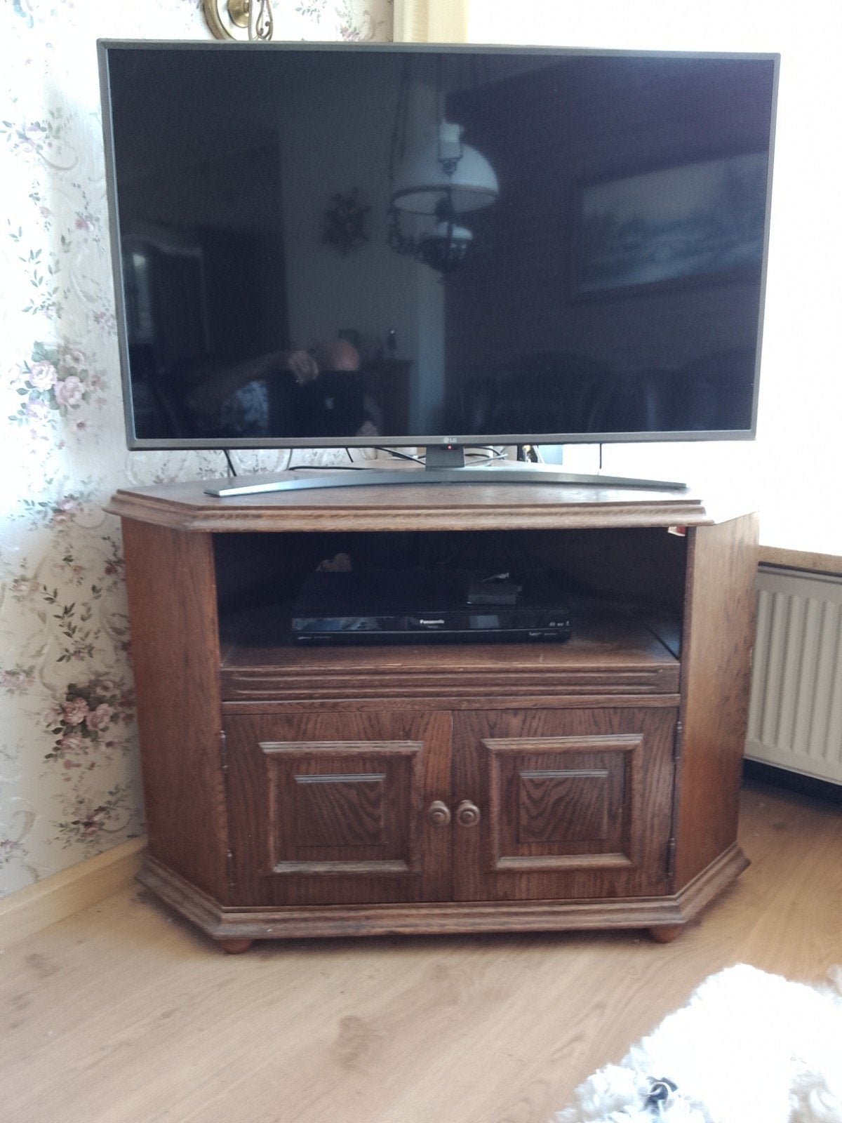 Eiken.  TV.   Hoek. Kasje.    100 X. 6 5 X. 70.  Gratis., Ophalen, Gebruikt, 50 tot 100 cm, Minder dan 100 cm