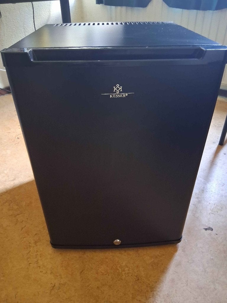 Kesser mini-koelkast 40L zwart, Witgoed en Apparatuur, Ophalen, Minder dan 75 liter, Zonder vriesvak, Gebruikt