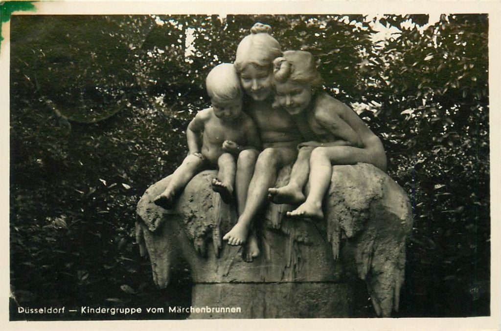 701-303-047 Dusseldorf Marchenbrunnen, Ophalen of Verzenden, Voor 1920, Duitsland