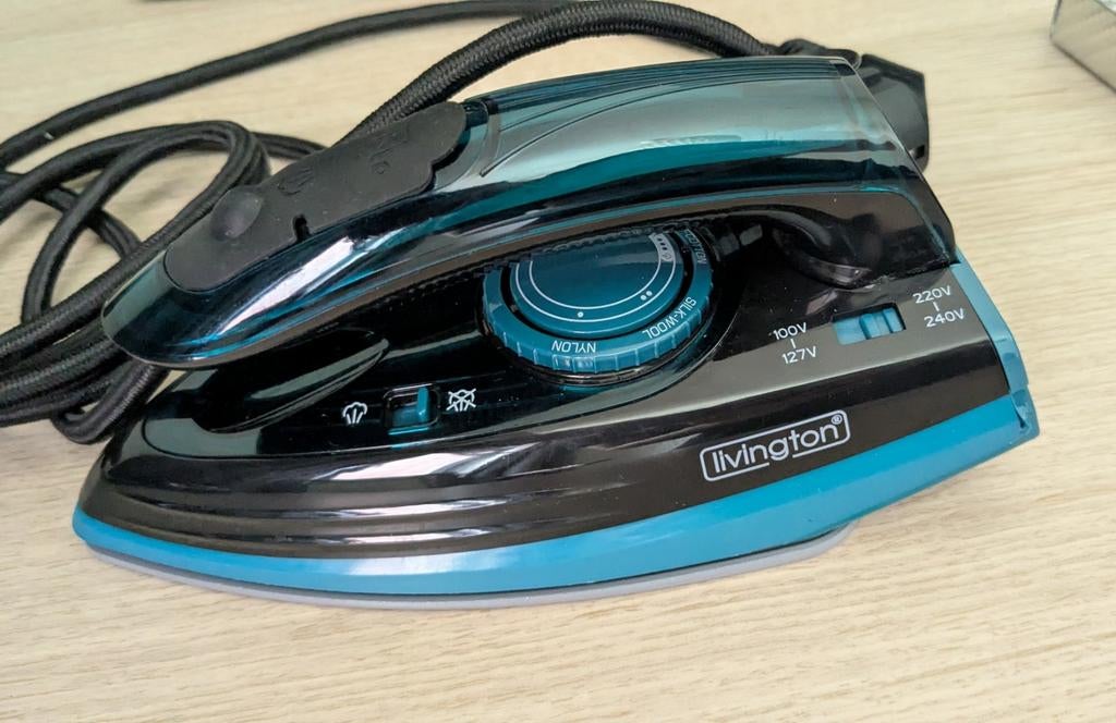 Livington Travel Compact Iron, Ophalen of Verzenden, Zo goed als nieuw, Strijkijzer met snoer