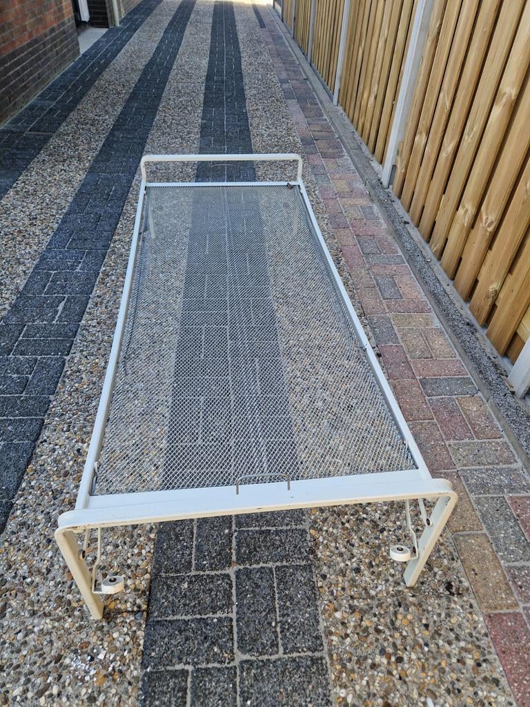 Te Koop metalen logeerbed, Ophalen