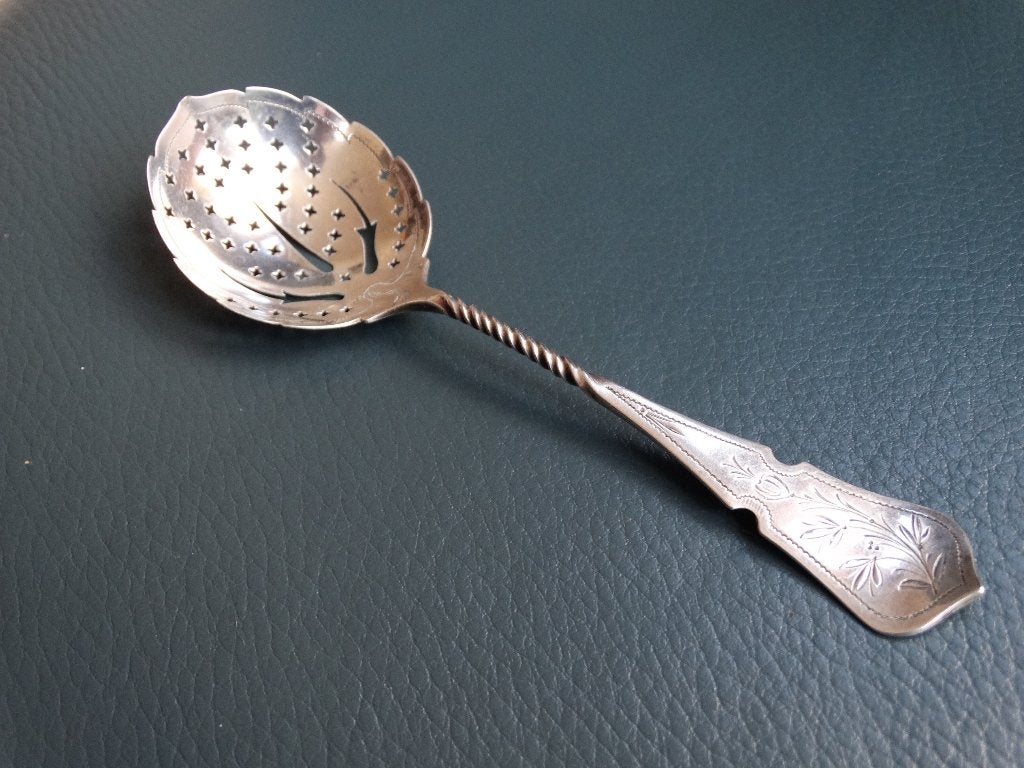 Zilveren schepje voor olijven, natfruit, suiker etc bladvorm, Ophalen of Verzenden, Zilver