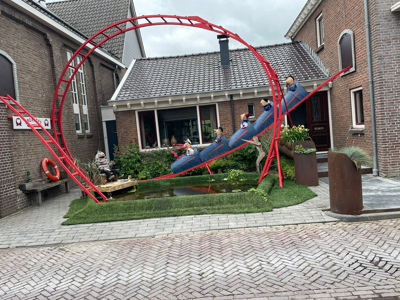 Achtbaan van gelamineerd hout en toebehoren, Ophalen, Versiering