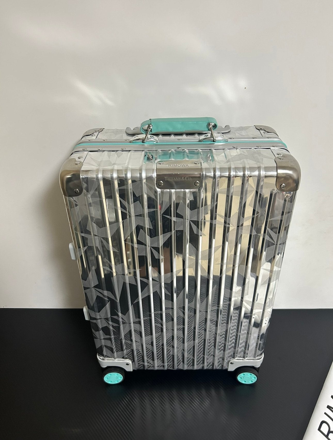 Rimowa X Tiffany & Co, Ophalen of Verzenden, Zo goed als nieuw, Metaal, 70 cm of meer