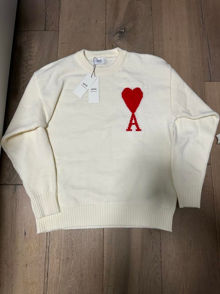 AMI Paris Trui Beige met Rood Hartje - Maat M, Kleding | Heren, Truien en Vesten, Ophalen of Verzenden, Zo goed als nieuw, Maat 48/50 (M)