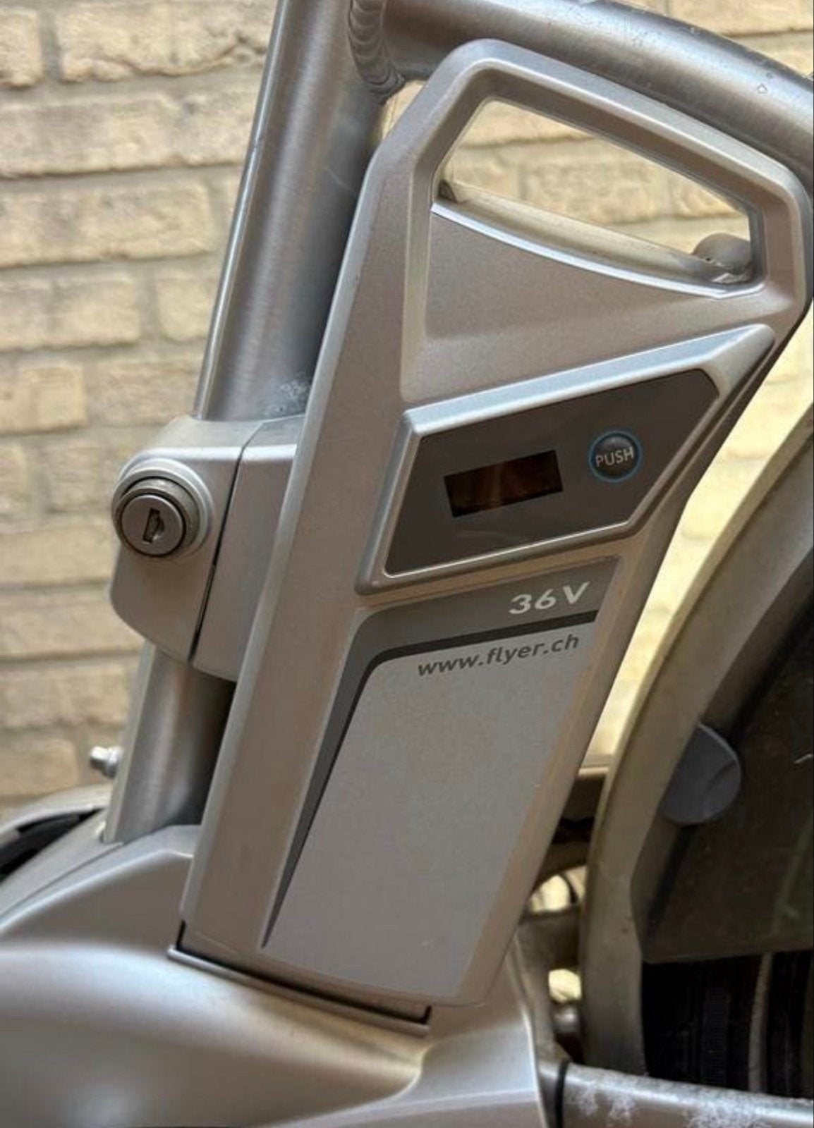 Flyer e-bike accu 36V met lader, Fietsen en Brommers, Fietsaccessoires | Fietsaccu's, Ophalen of Verzenden, Gebruikt
