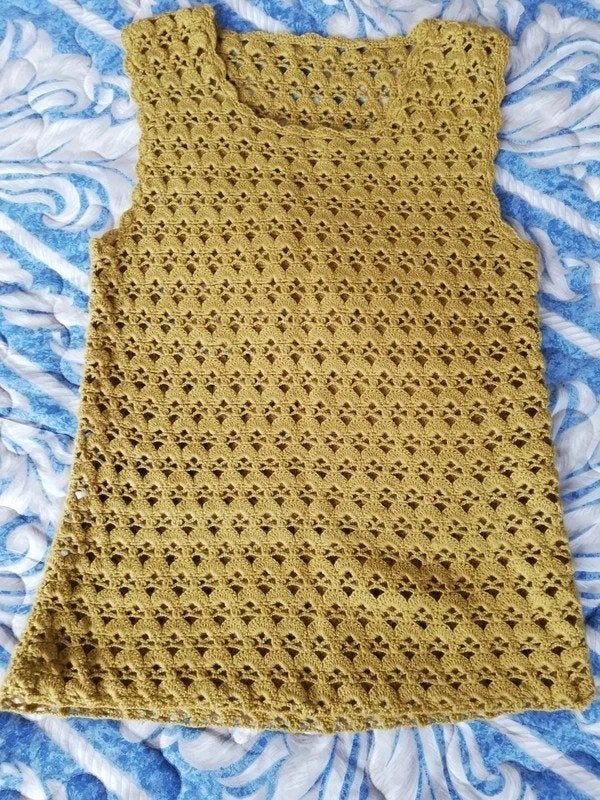 Gehaakte top zonder mouwen in okergeel. Hand- knitted. XS/S., Kleding | Dames, Maat 38/40 (M), Geel, Nieuw, Ophalen of Verzenden