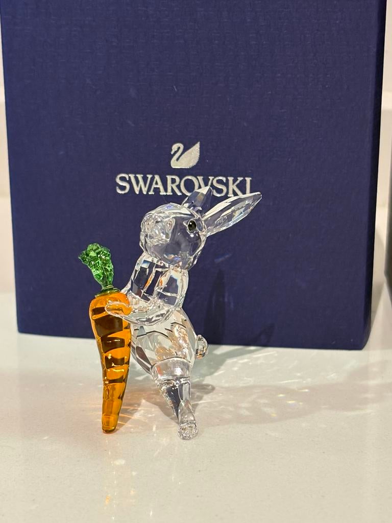 Swarovski konijn met wortel, Ophalen of Verzenden, Zo goed als nieuw, Figuurtje