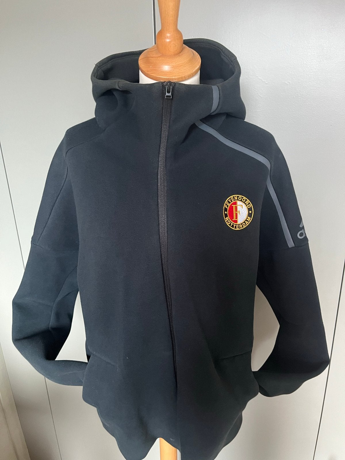 Adidas Feyenoord trainingsjack zwart maat M, Maat 38/40 (M), Zwart, Overige typen, Ophalen of Verzenden