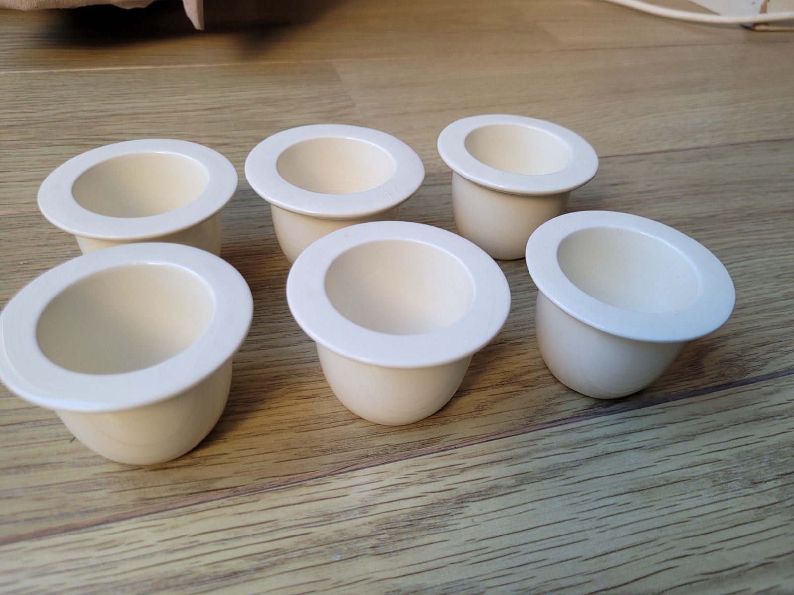 6 gebroken witte eierdopjes, Beige, Overige typen, Ophalen of Verzenden, Zo goed als nieuw