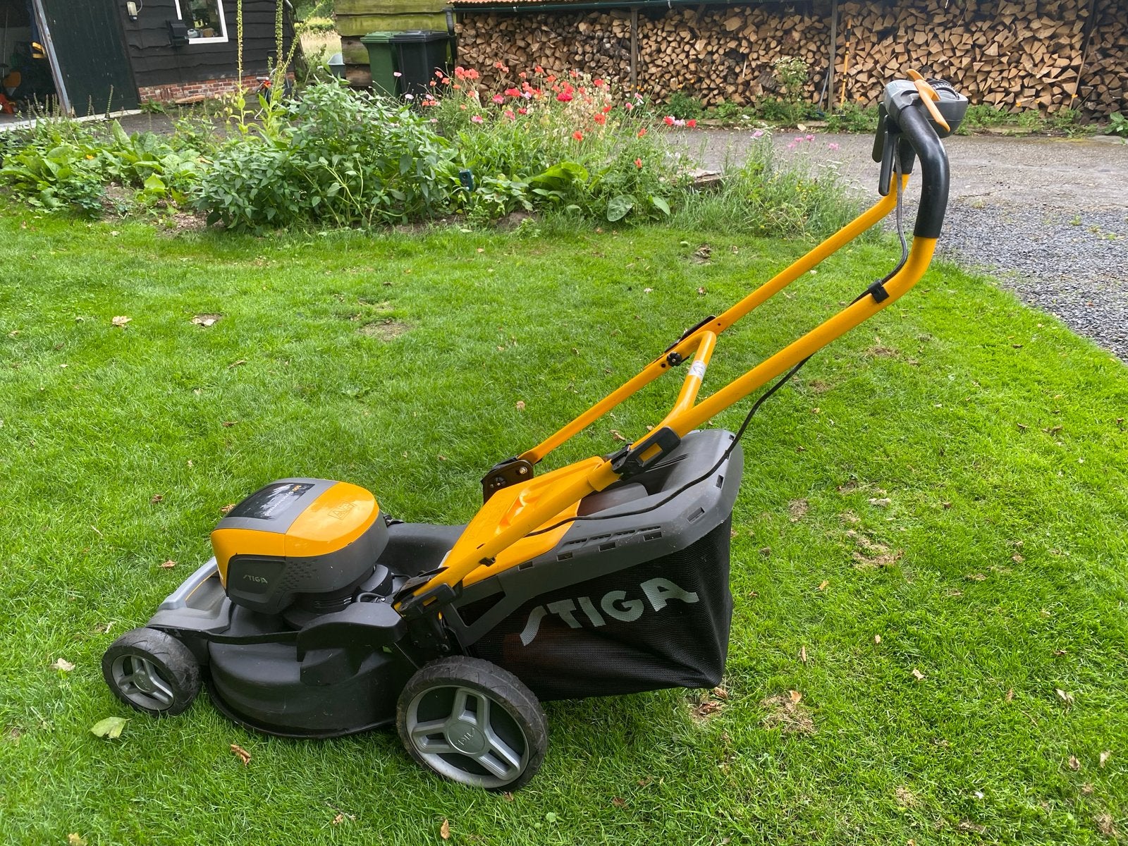 Stiga Accu Grasmaaier MP1 550 AWSQ LI D48 met 4 accu's, Ophalen, Cirkelmaaier, Gebruikt, Elektrische starter