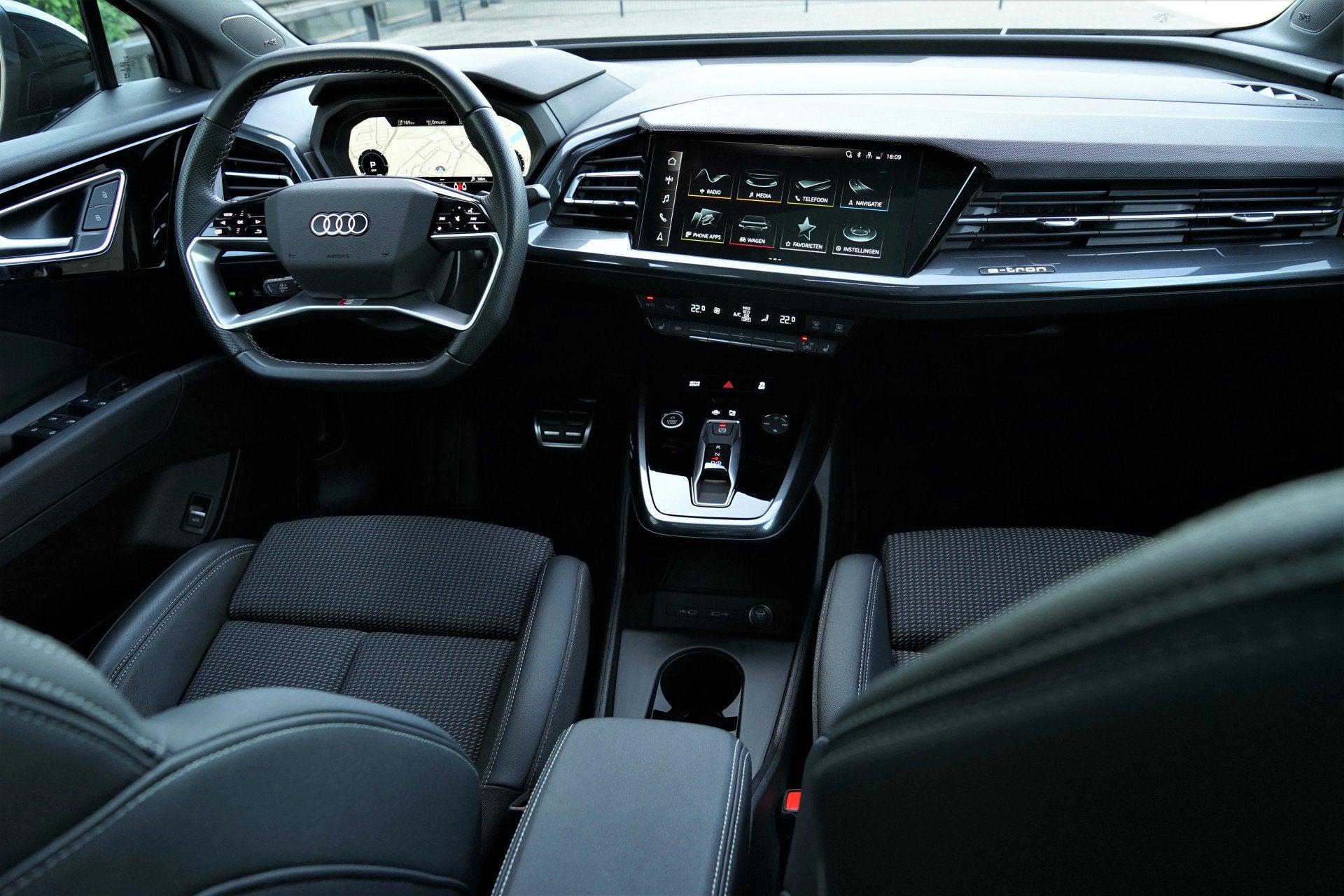 Audi Q4 Sportback e-tron 40 S-line 204pk Pano Sonos Camera K, Automaat, Dealer onderhouden, Achterwielaandrijving, Gebruikt