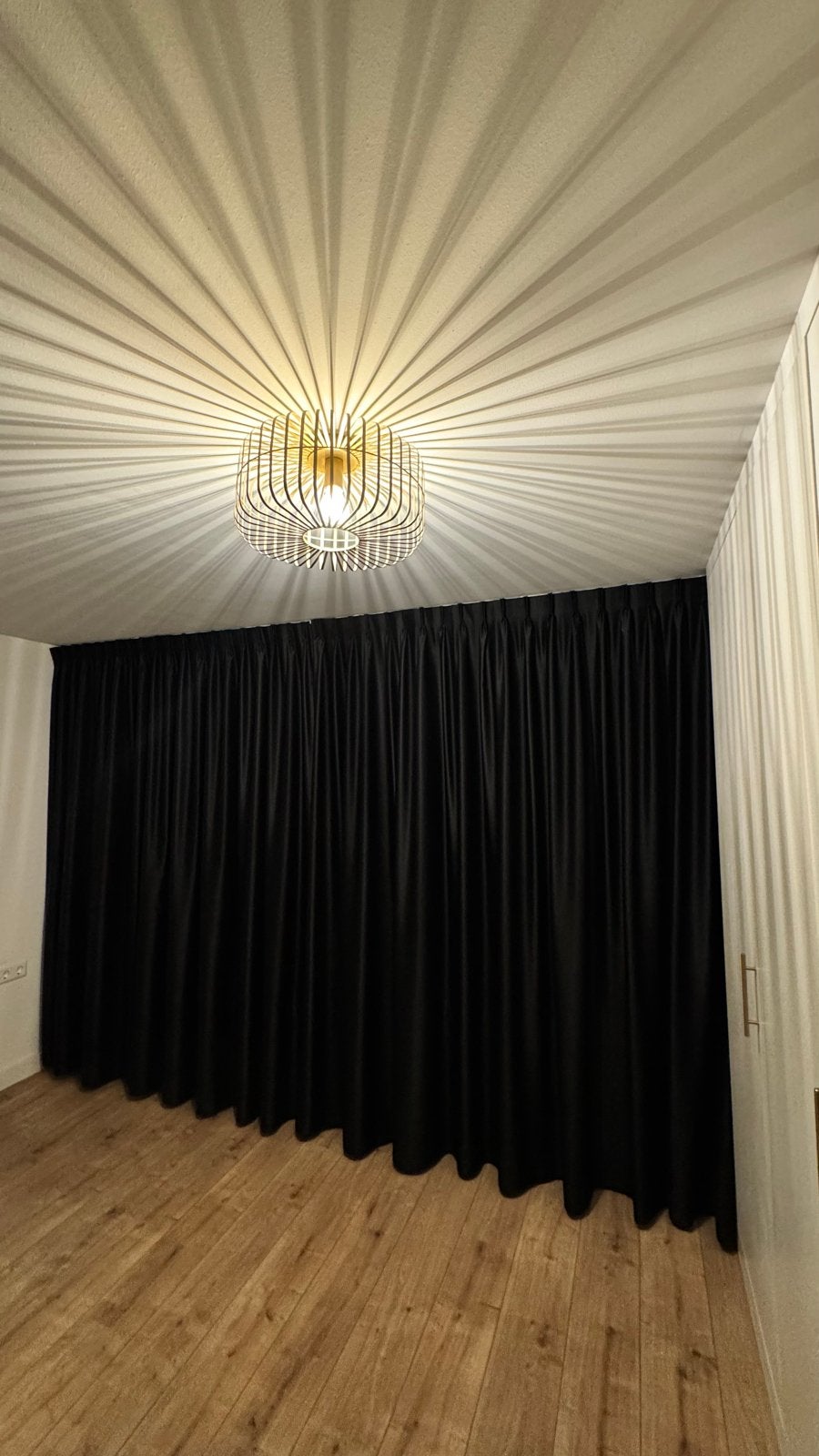 Mega mooie zwarte verduisterende gordijnen 350cm in totaal, Huis en Inrichting, Verduisterend, Zwart, Ophalen of Verzenden, Zo goed als nieuw