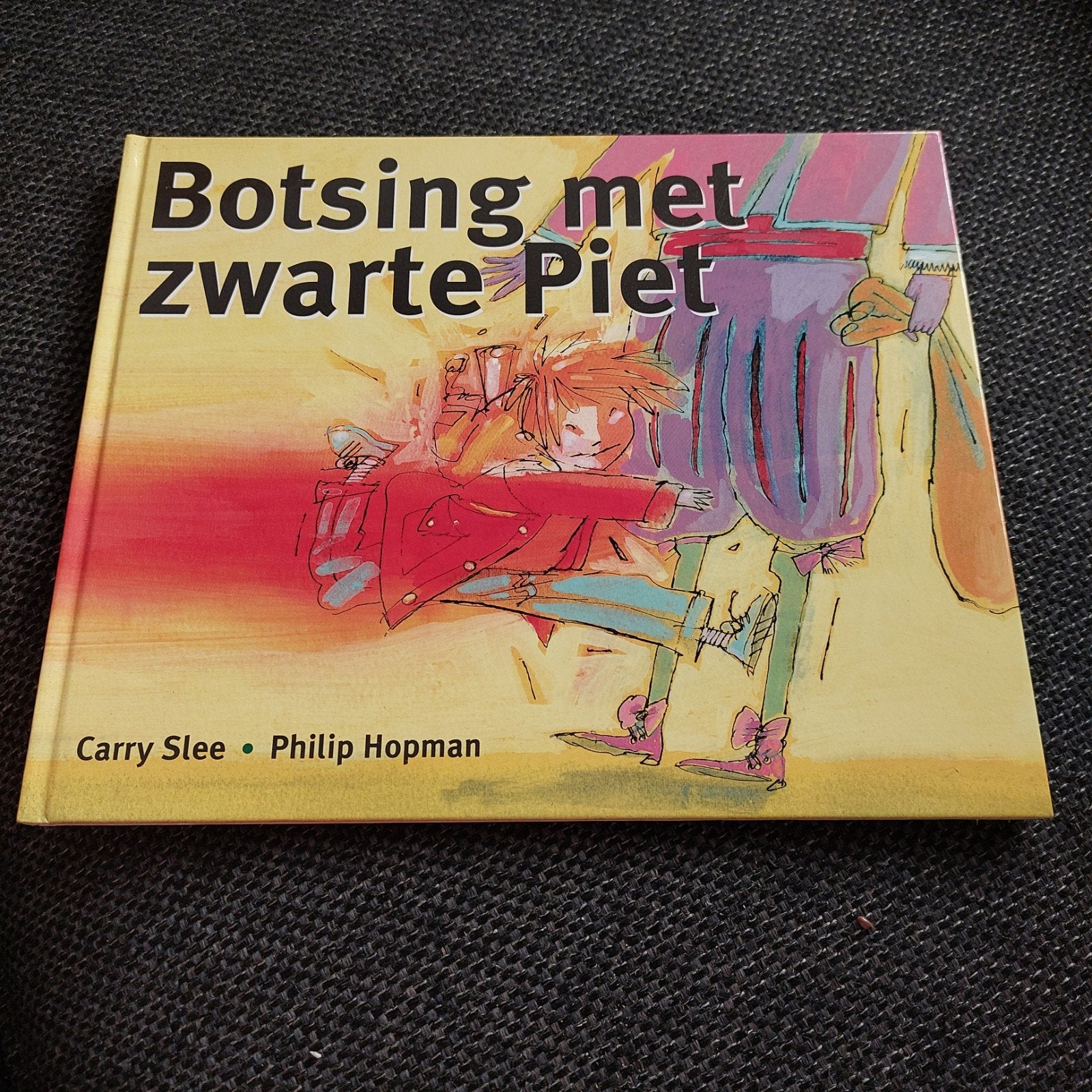 Botsing met zwarte Piet - Carry Slee & Philip Hopman, Boeken, Ophalen of Verzenden, Zo goed als nieuw, Carry Slee, Philip Hopman