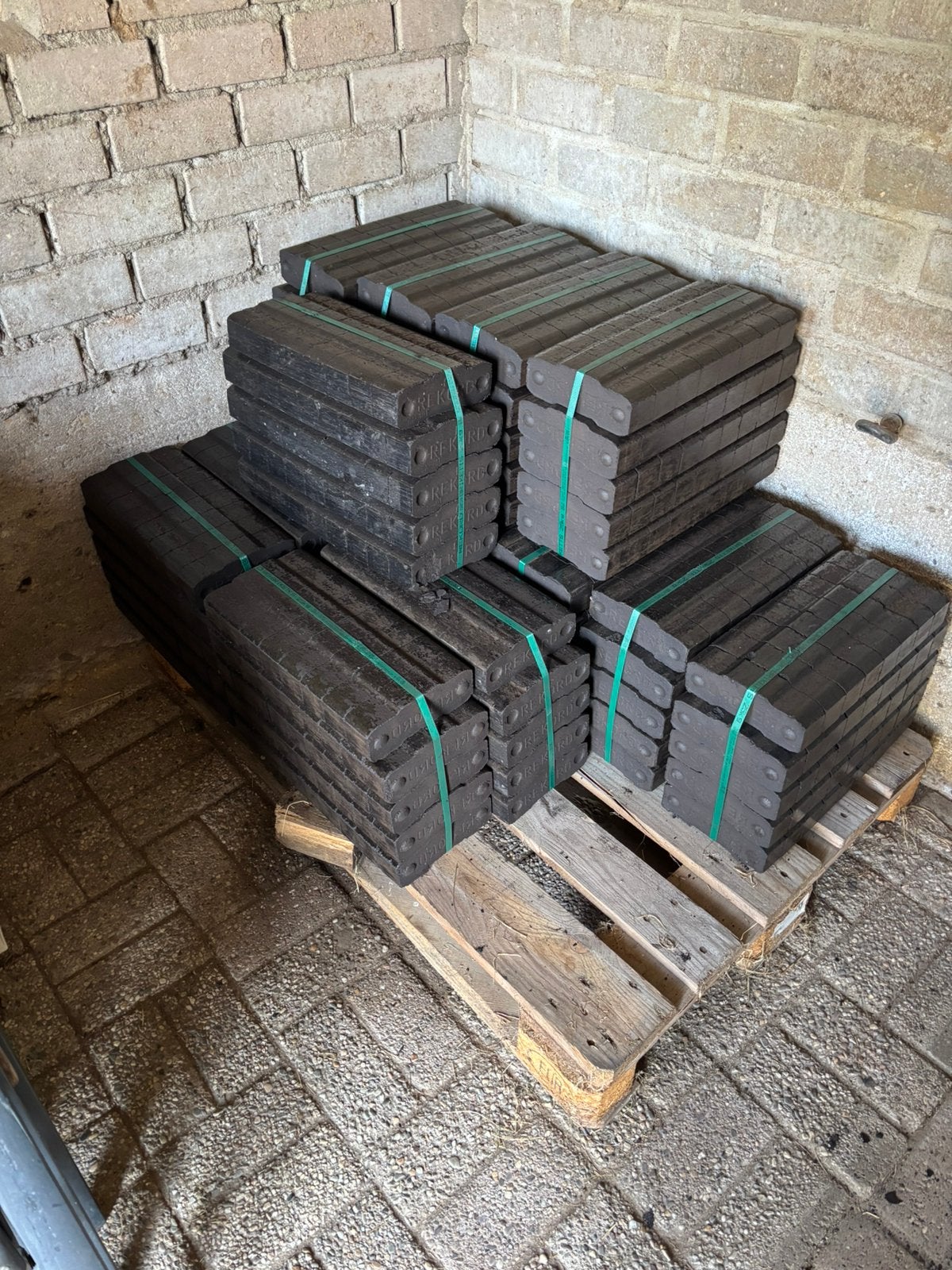 Briketten 25 kg verpakking voor hout kachel kachels, Ophalen of Verzenden, Zo goed als nieuw, Hout, Houtkachel