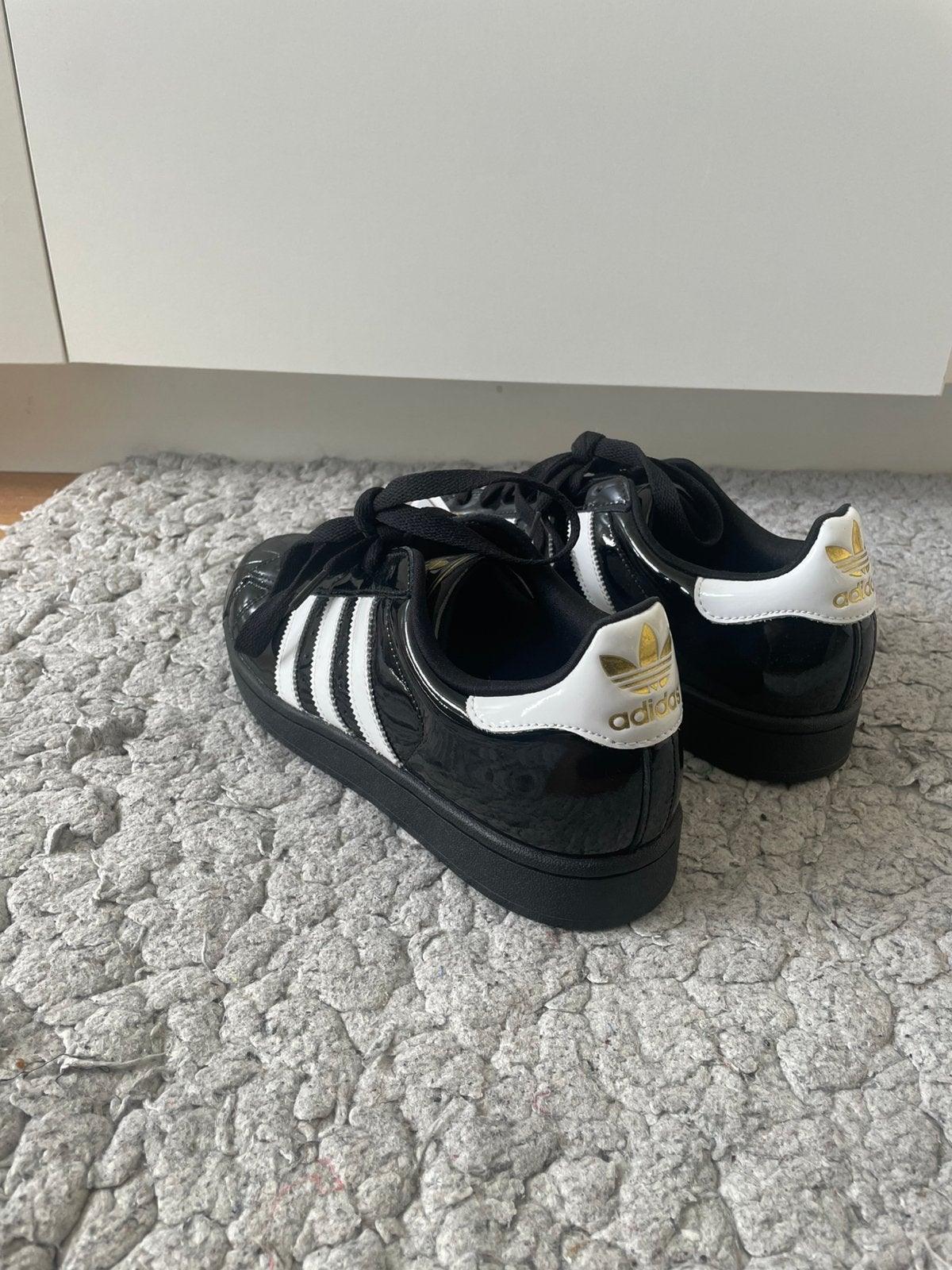 Adidas superstar, Zwart, Ophalen of Verzenden, Sneakers of Gympen, Zo goed als nieuw