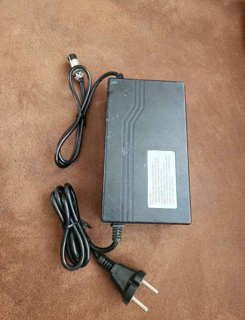 Briski accu oplader battery charger, Ophalen of Verzenden, Zo goed als nieuw, Overige typen, Briski