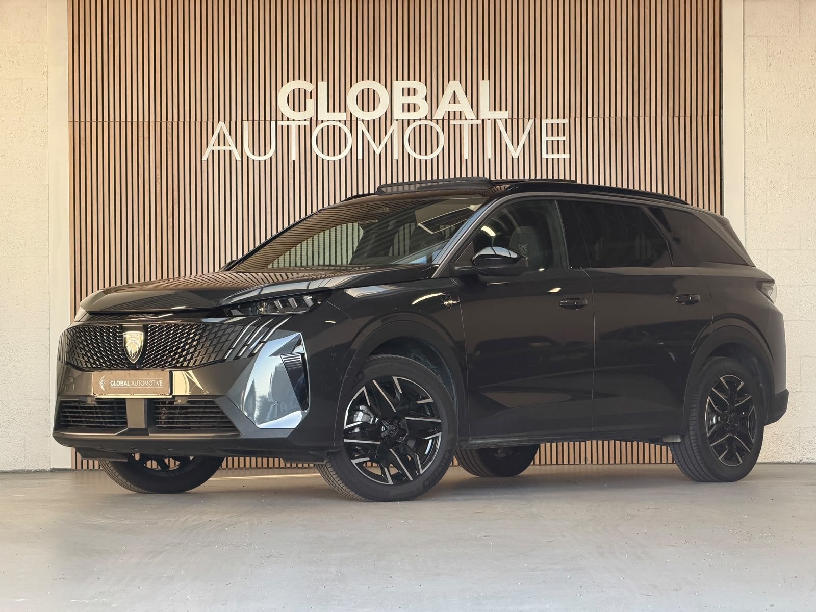 Peugeot 5008 1.2 Hybrid 145 GT 7p - PANORAMADAK - 19 INCH -, Auto's, 145 pk, Gebruikt, Zwart, 1199 cc
