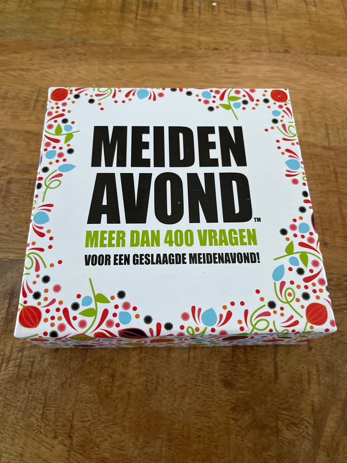 Meidenavond: Meer dan 400 vragen voor een geslaagde avond!, Drie of vier spelers, Ophalen of Verzenden, Zo goed als nieuw