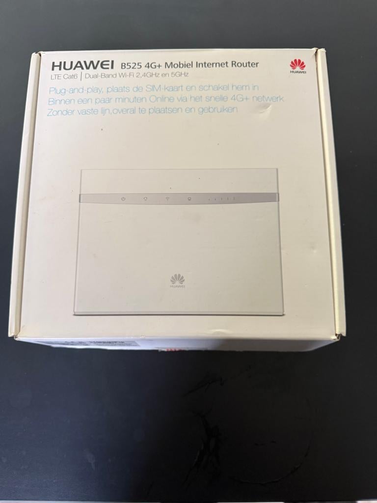 Huawei B525 4G+ Mobiele Internet Router - Dual-Band Wi-Fi, Ophalen of Verzenden, Zo goed als nieuw, Router met modem