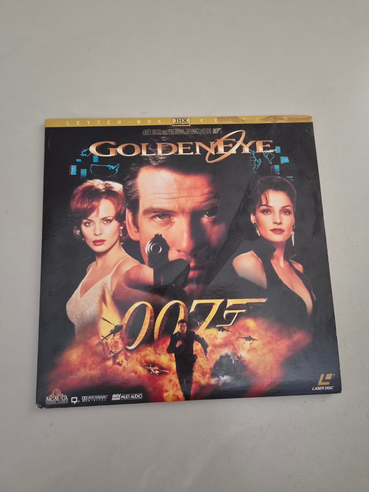 GoldenEye LaserDisc - James Bond 007 (Letterbox Edition), Breedbeeld, Actiethriller, Engels, Ophalen of Verzenden