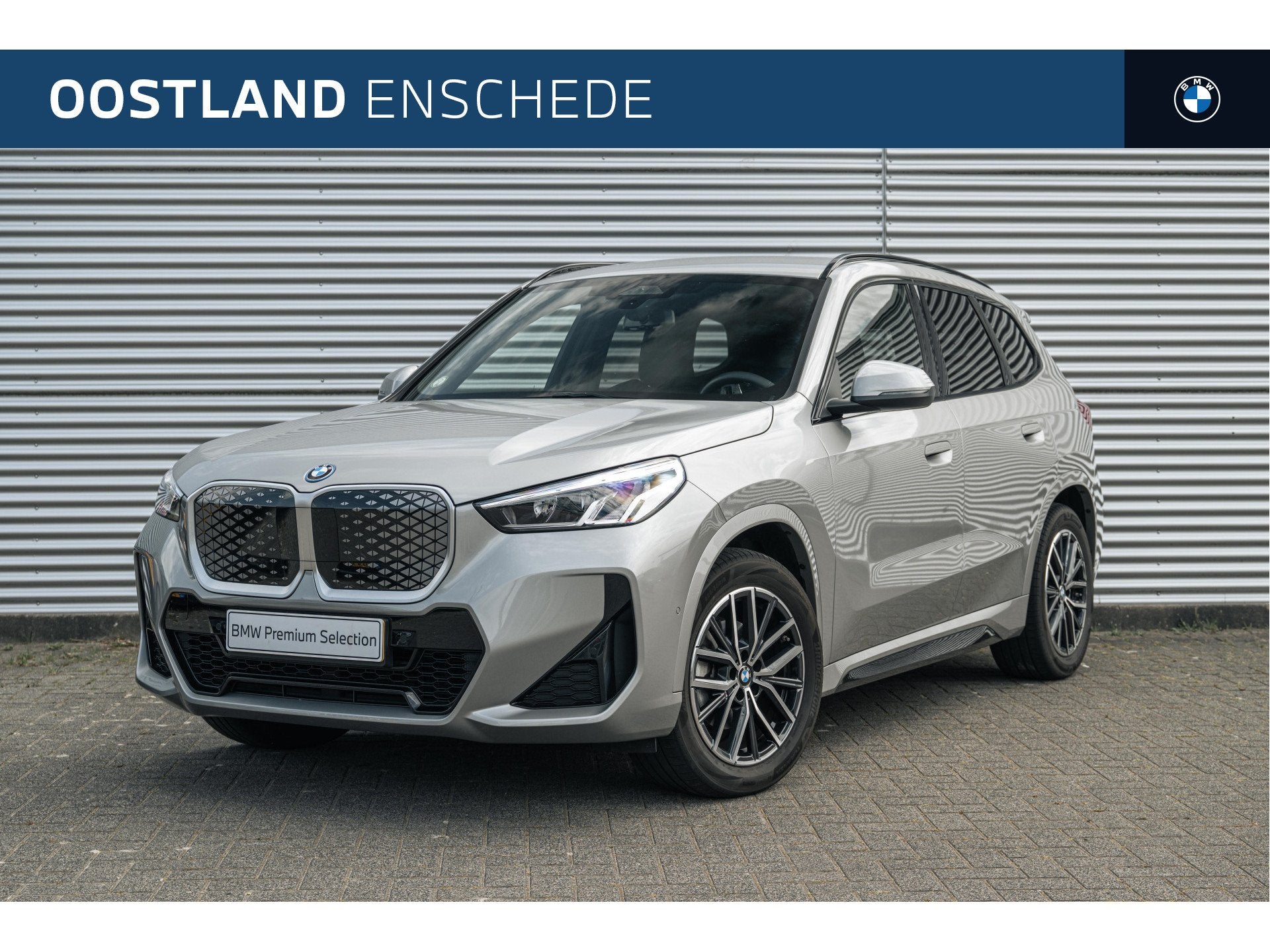 BMW iX1 eDrive20 M Sport / Trekhaak / Sportstoelen / Achteru