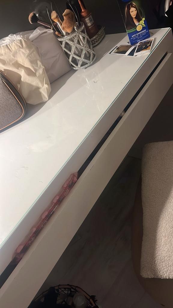 Malm makeup tafel/bureau, Ophalen of Verzenden, Zo goed als nieuw, Eenpersoons, Stapelbed