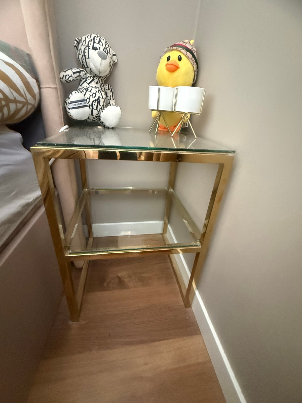 Gouden bijzettafel met glazen bladen, Minder dan 55 cm, Metaal of Aluminium, Vierkant, Zo goed als nieuw