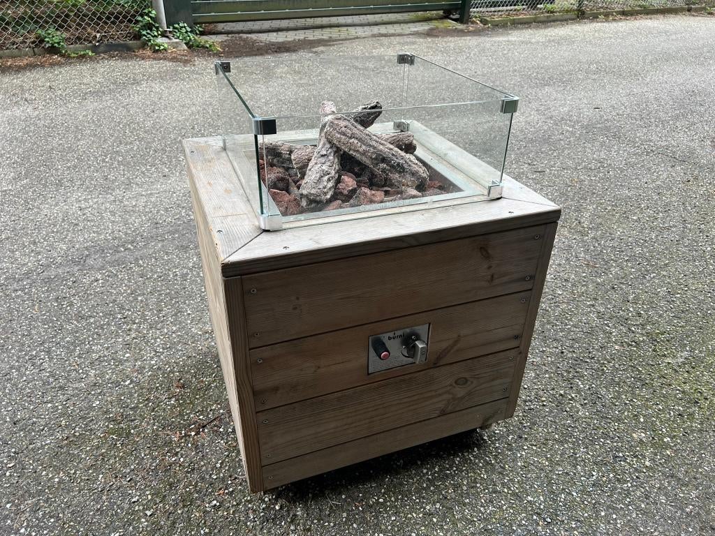 Houten Vuurtafel met Glasombouw, Ophalen, Gebruikt