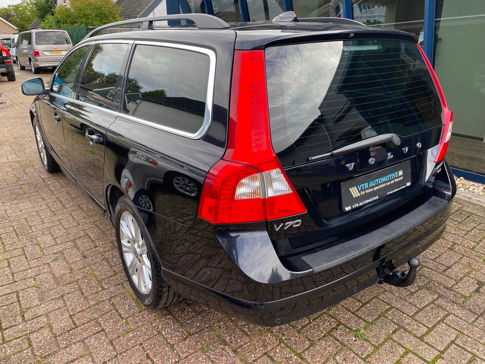 Volvo V70 2.5FT Momentum Automaat 230PK H.LEER / XENON / TRE, Gebruikt, Zwart, Onderhoudsboekje, Automatische klimaatregeling