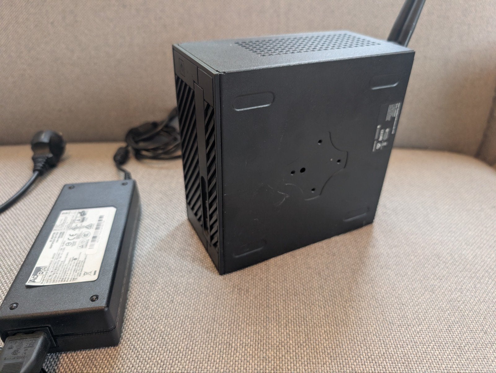 Compacte Mini PC - DeskMini 310/B/BB/EU, Computers en Software, Desktop Pc's, Zo goed als nieuw, 2 tot 3 Ghz, SSD, 16 GB, Gaming