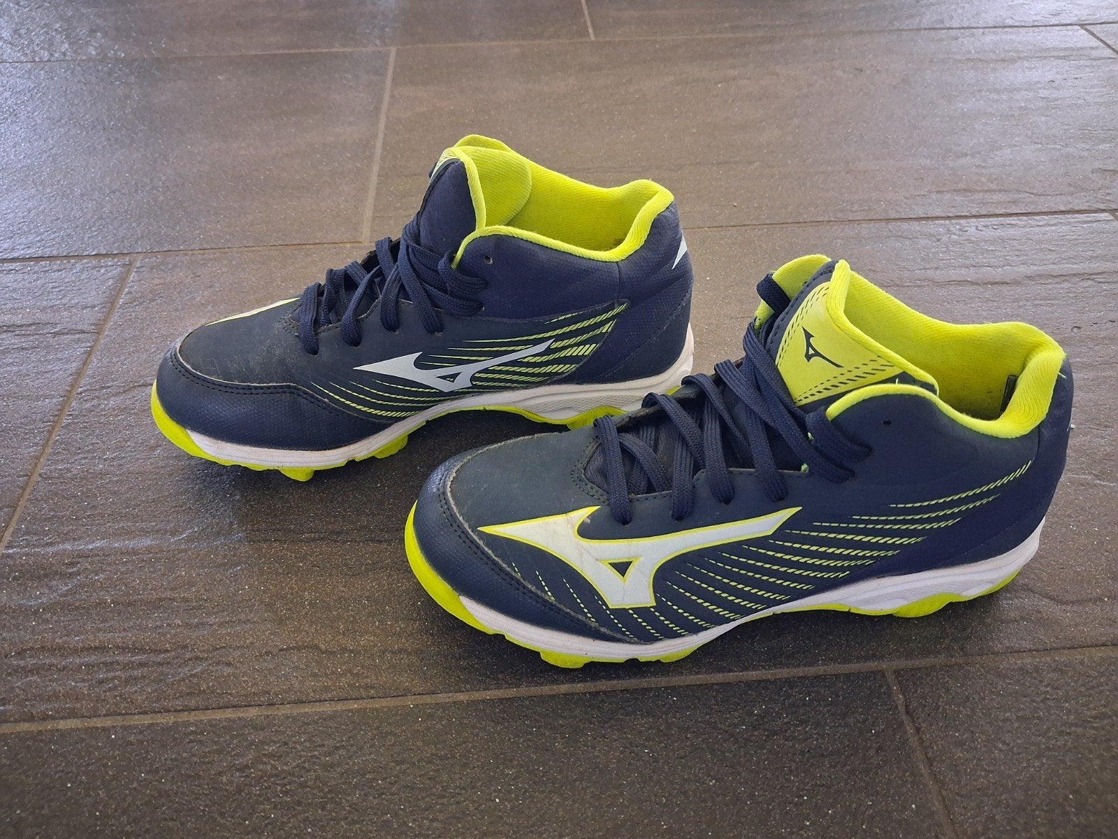 Mizuno korfbalschoenen - Maat 35, Sport en Fitness, Korfbal, Ophalen, Gebruikt, Schoenen