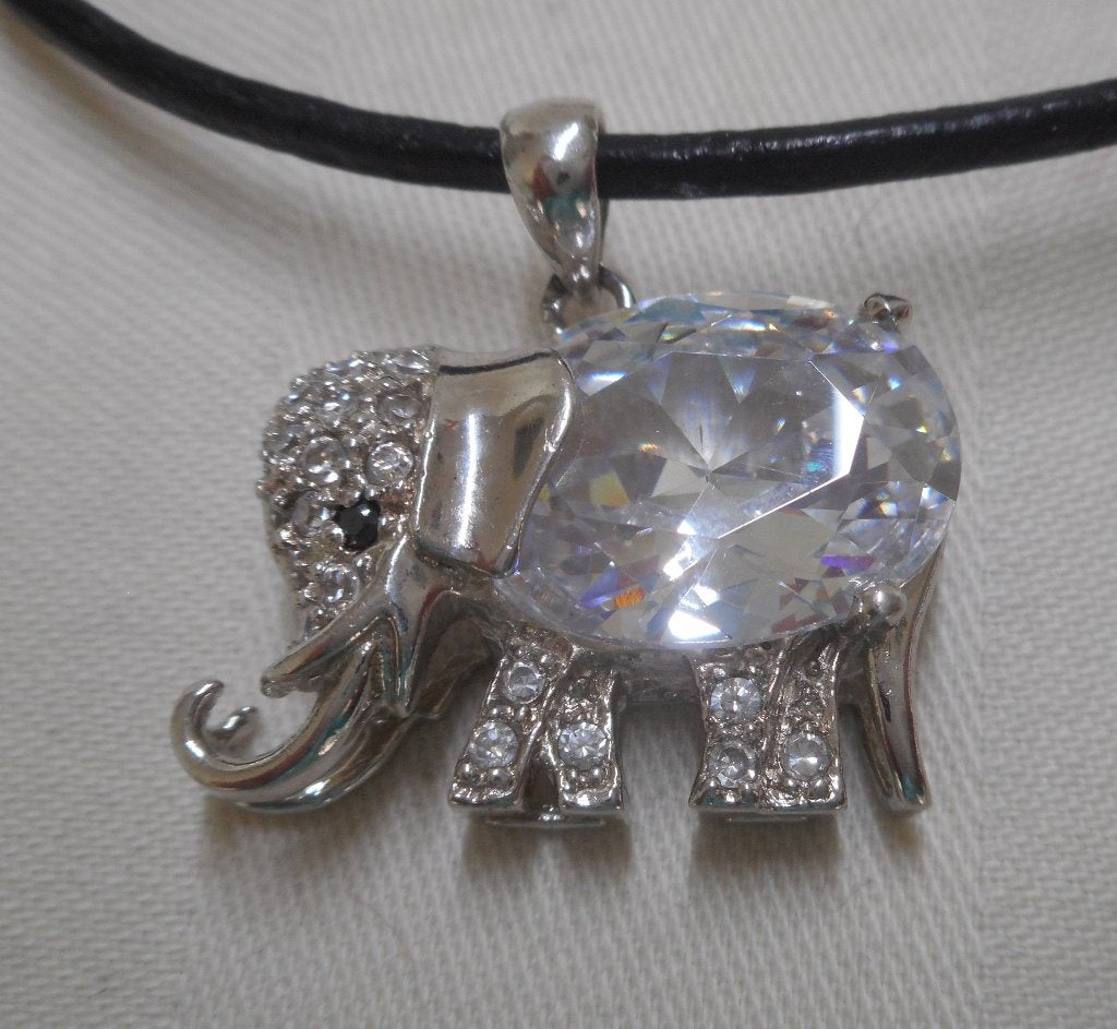Zilveren prachtige olifant hanger aan leren koord nr.391, Met hanger, Verzenden, Zo goed als nieuw, Zilver