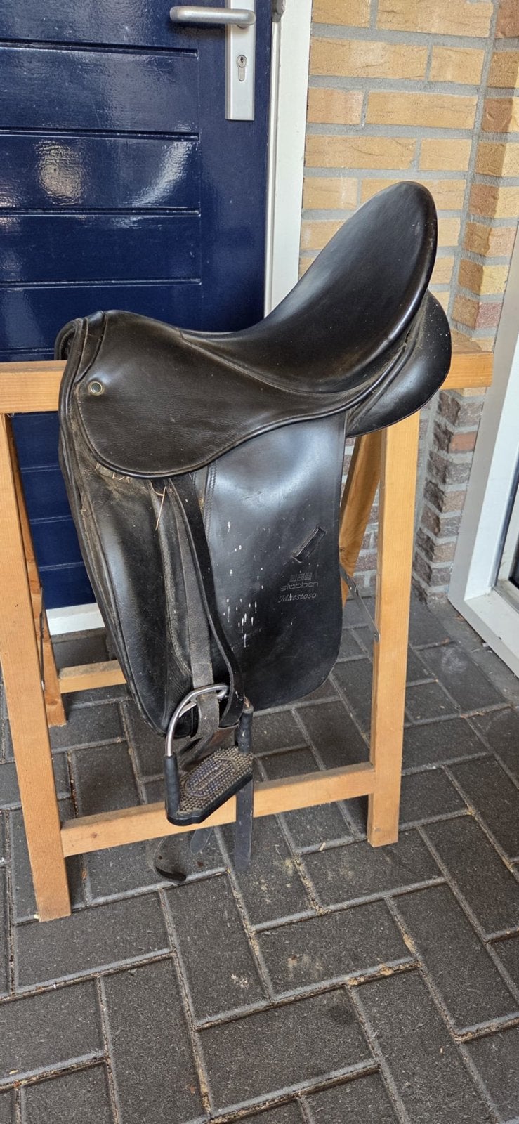 Stubben Maestoso 17,5 inch dressuurzadel, Ophalen, L (17.5 inch), Gebruikt, Dressuur