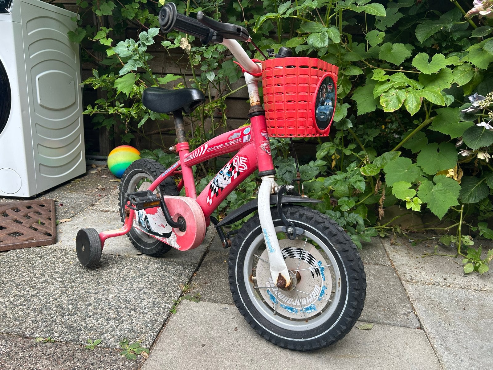 Cars kinderfiets 12 inch met zijwieltjes voor 2-4 jaar, Ophalen, Gebruikt, Minder dan 16 inch, Zijwieltjes