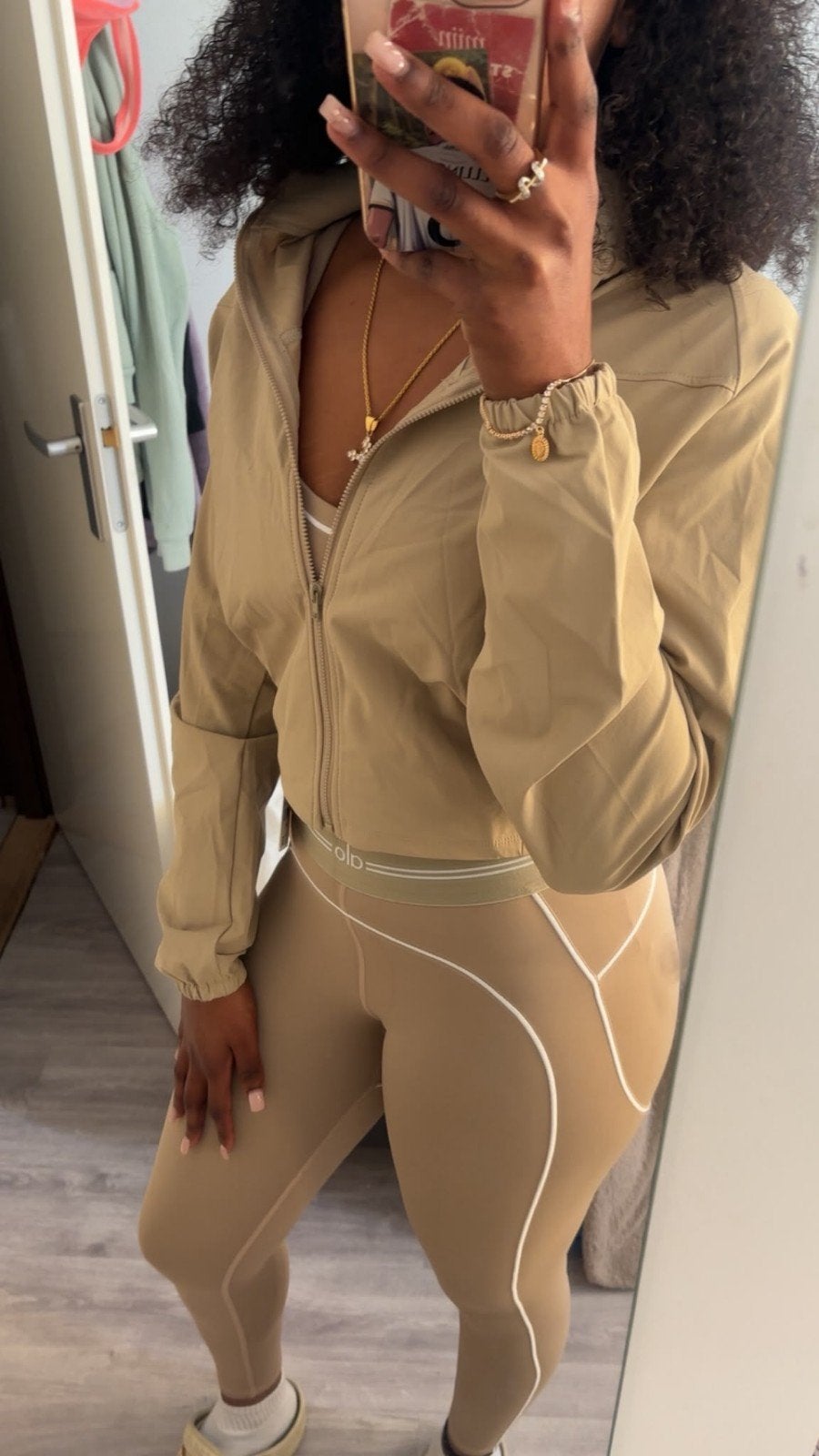 ALO 3-delige set maat M, Kleding | Dames, Maat 38/40 (M), Beige, ALO, Ophalen of Verzenden