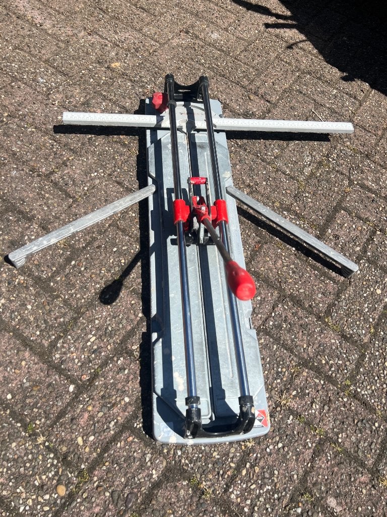Rubi tegelsnijder, Ophalen