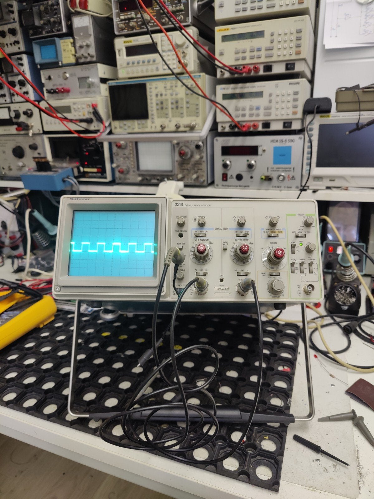 Tektronix 2213 Oscilloscoop - Kanaal 2 mogelijk defect, Verzamelen, Ophalen of Verzenden