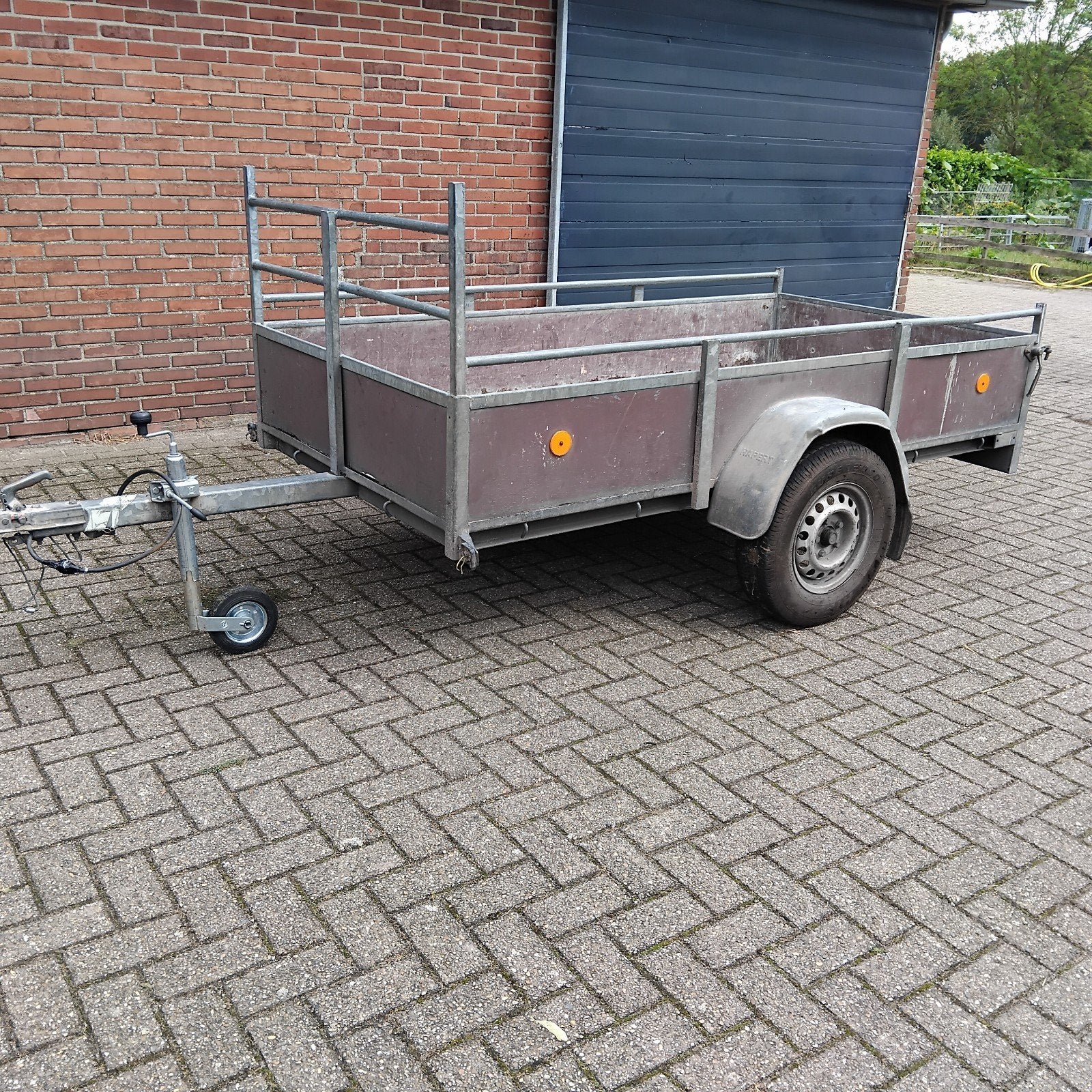 Fabrieksaanhanger.  133x255., Ophalen
