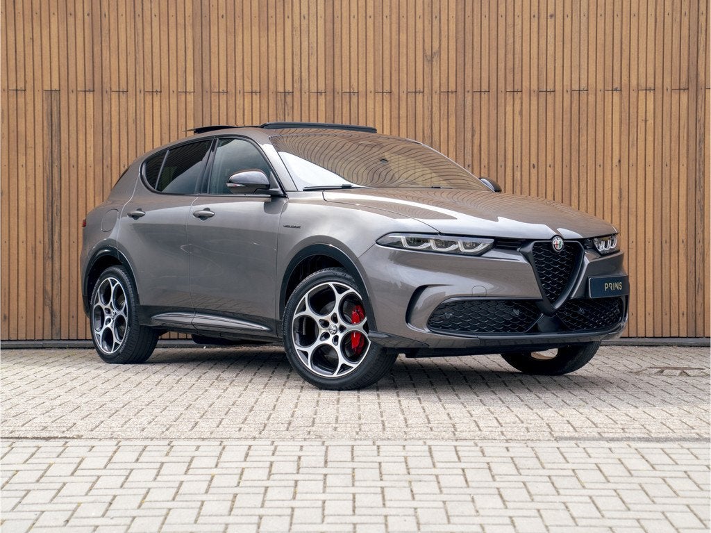Alfa Romeo Tonale 1.3T PHEV Veloce 280pk | Pano-dak | Harman, Auto's, Alfa Romeo, Automaat, 77 km/l, Gebruikt, Zwart