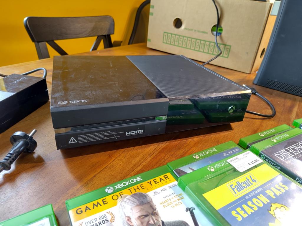 Xbox One met controller en diverse games, Spelcomputers en Games, Games | Xbox One, Gebruikt, Role Playing Game (Rpg), 1 speler