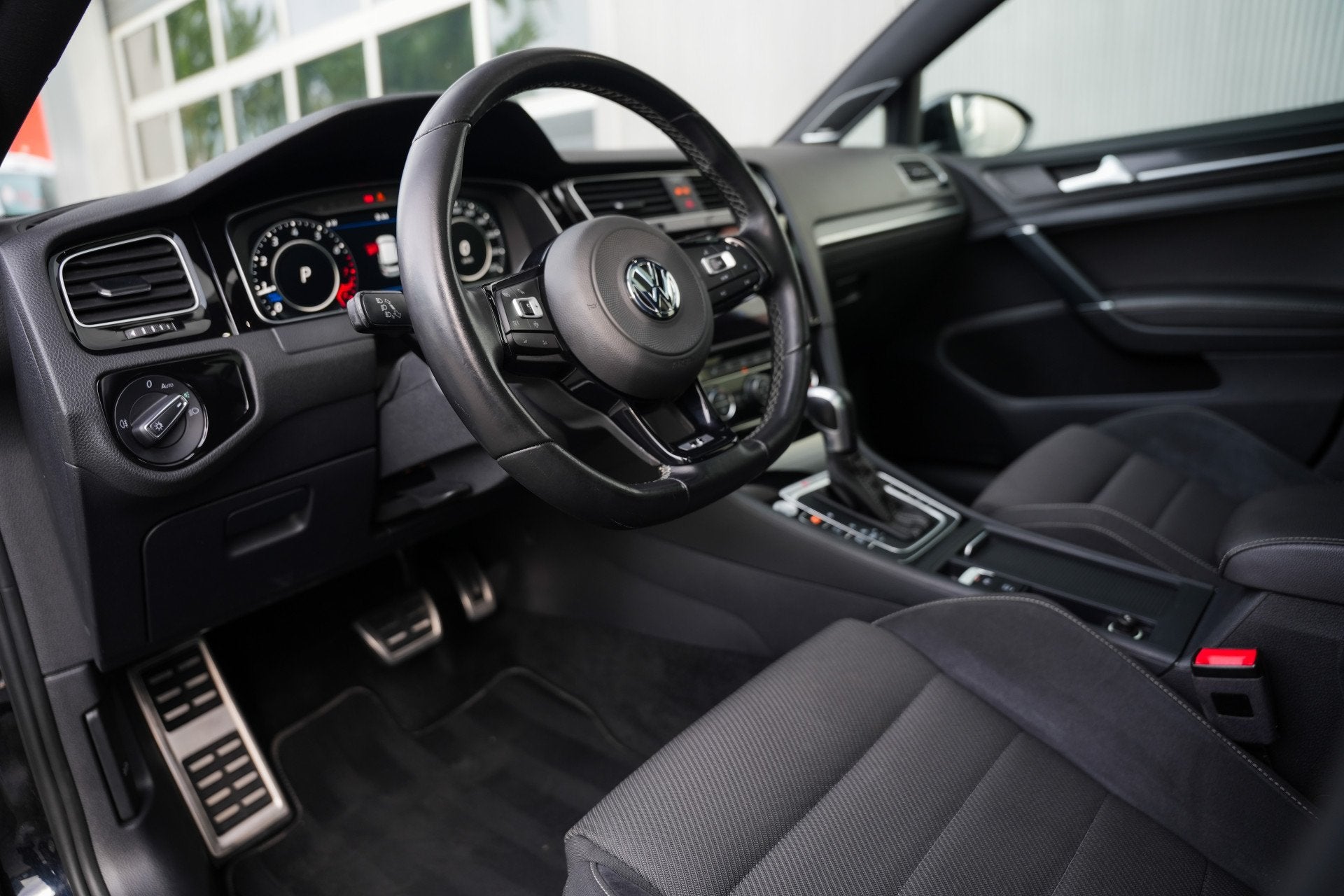Volkswagen Golf 2.0 TSI 301 pk 4Motion R / Akraprovic/ Dynau, Gebruikt, 4 cilinders, 1984 cc, Alcantara