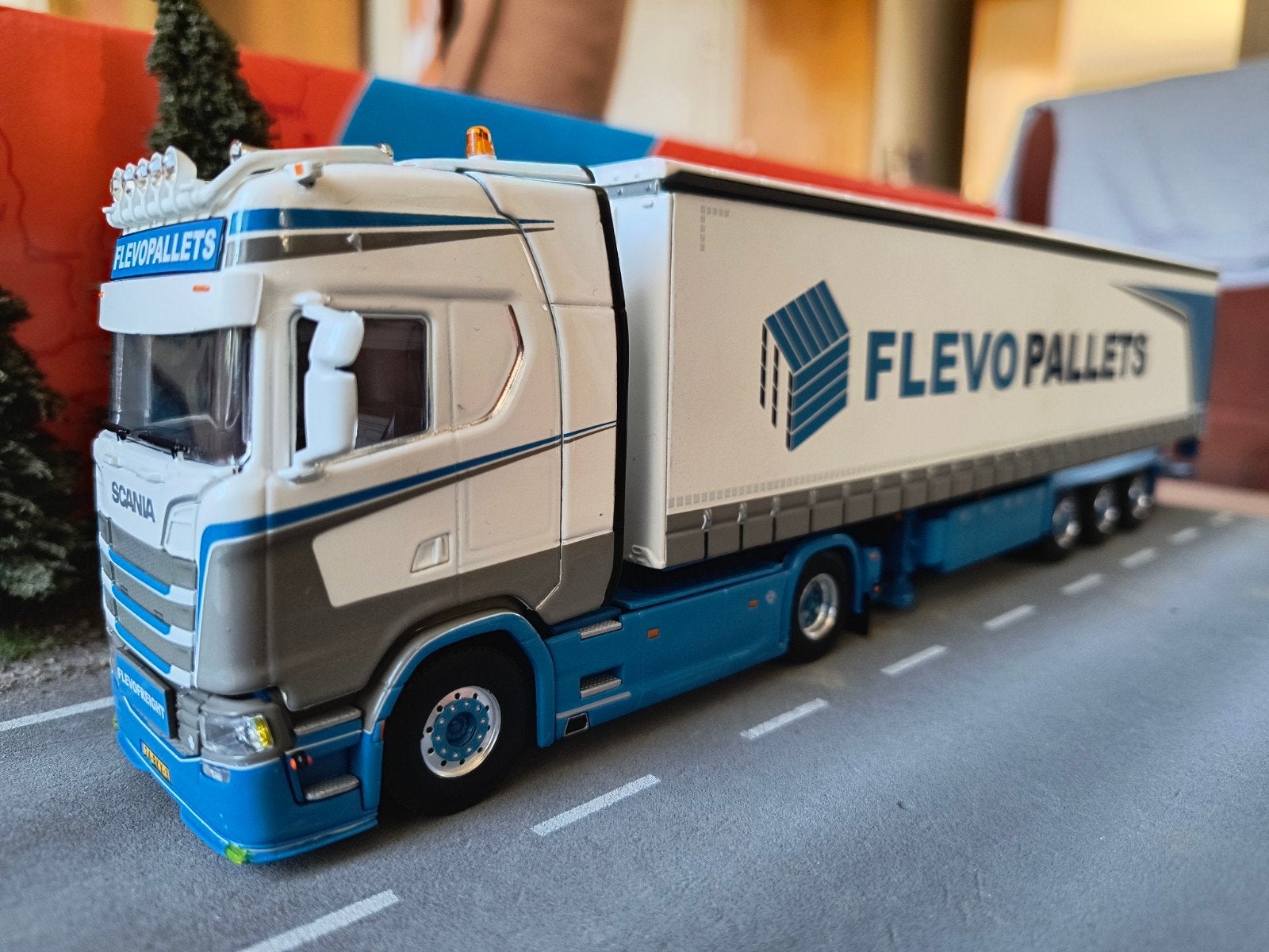 Wsi Scania Flevo Pallets, Hobby en Vrije tijd, Modelauto's | 1:50, Ophalen of Verzenden, Zo goed als nieuw, Bus of Vrachtwagen