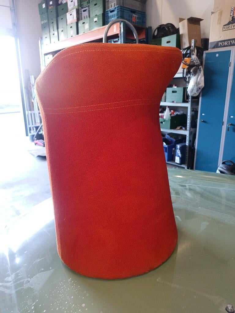 Oranje kruk/poef - Artifort Lila 2.0 kruk, Gebruikt, Overige kleuren, Ophalen of Verzenden, Eén