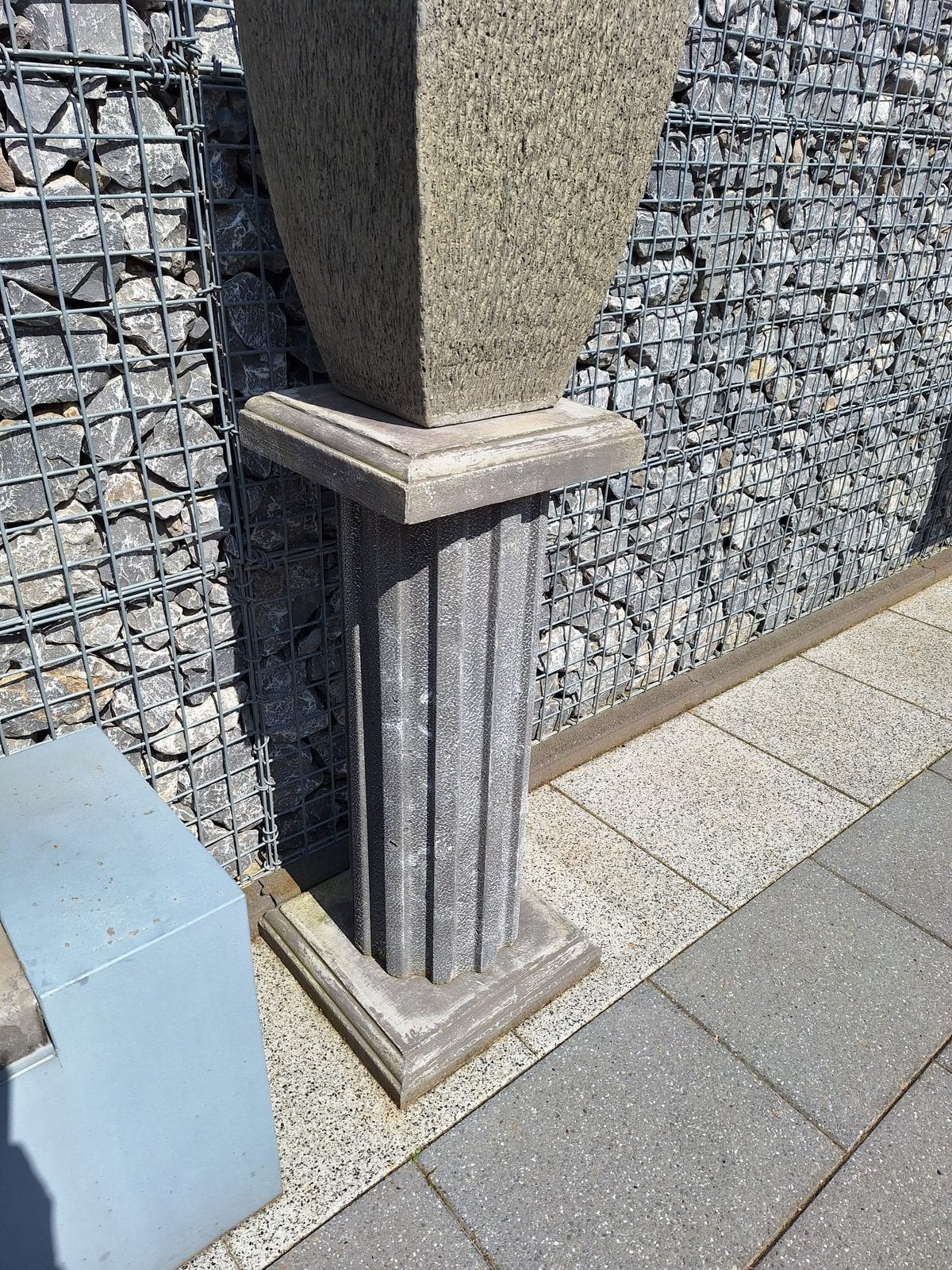 Betonnen zuil met bak, Ophalen, Gebruikt
