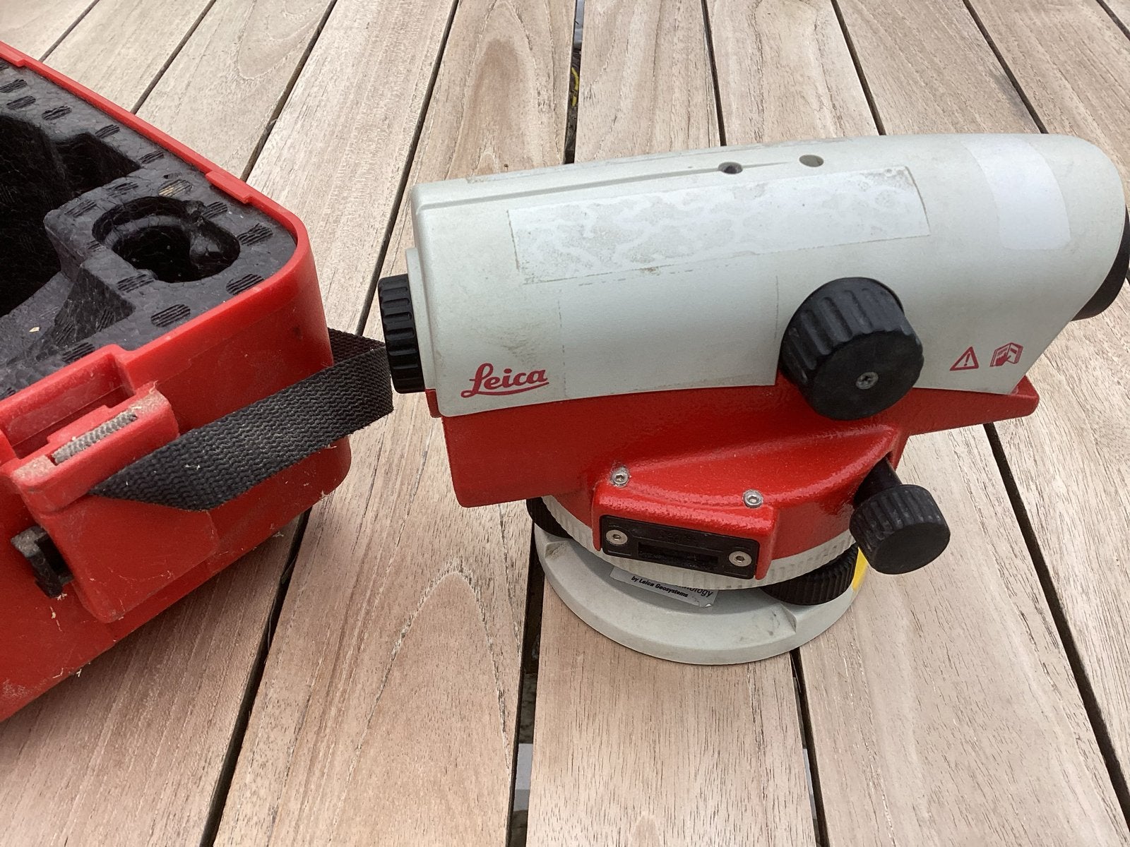 Leica NA724 Waterpasinstrument met koffer en statief, Ophalen of Verzenden, Gebruikt, Overige meters