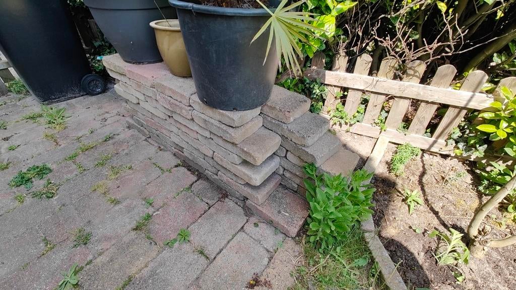 Gratis ca 200 tegels en ophoogzand/straatzand af te halen, Tuin en Terras, Tegels en Klinkers, Ophalen, Gebruikt, Beton